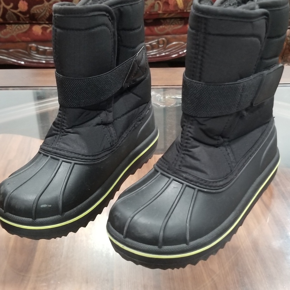 Snow boots